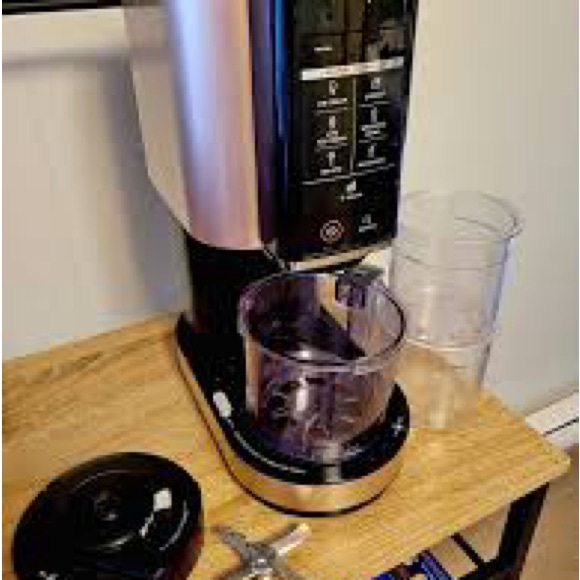 Ninja Creami Rose Gold Ice Cream Maker with 5 pints - Picture 2 of 4